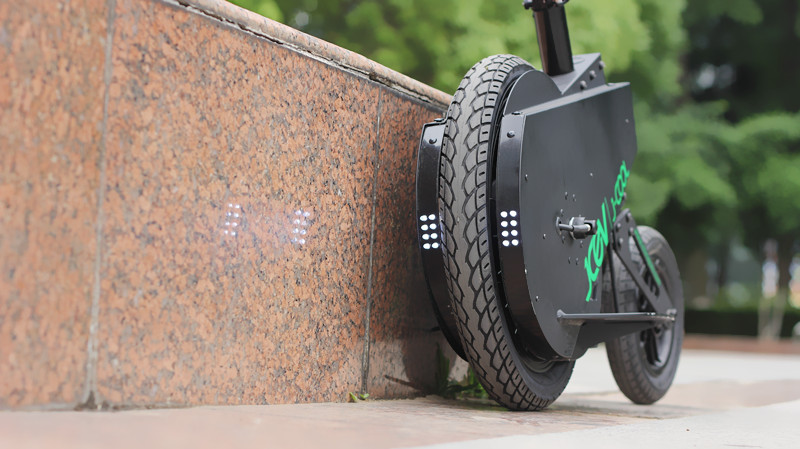 站着开车也很酷即酷立行电动车全体验