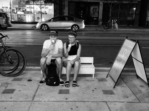 半个世纪前的铁皮箱，打开一个陌生人的罗曼史