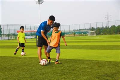通辽人用执着和激情点燃足球的“星星之火”