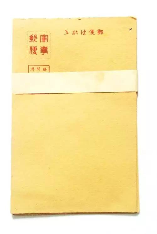 半个世纪前的铁皮箱，打开一个陌生人的罗曼史