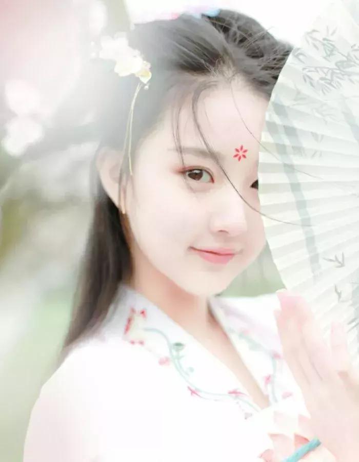 优雅的女人如诗,优雅别致散发着淡淡的女人香