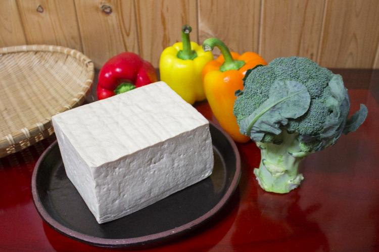 用水做凝胶果冻,做果冻用的什么凝胶