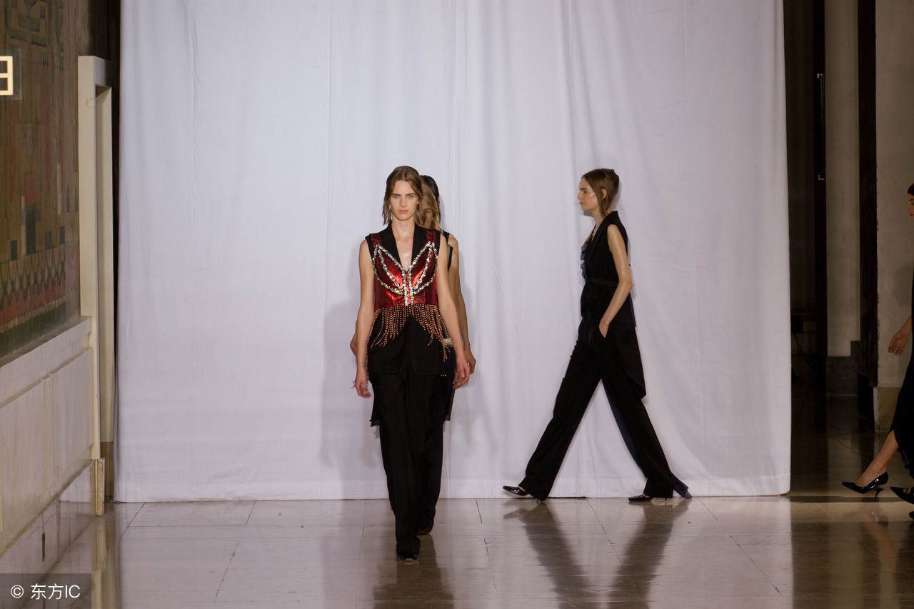 从事女装行业已经十八年了,做代购公司一年能赚多少钱