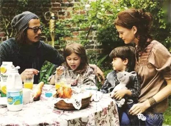 德普和艾梅柏离婚分了多少钱,德普首谈离婚完整视频