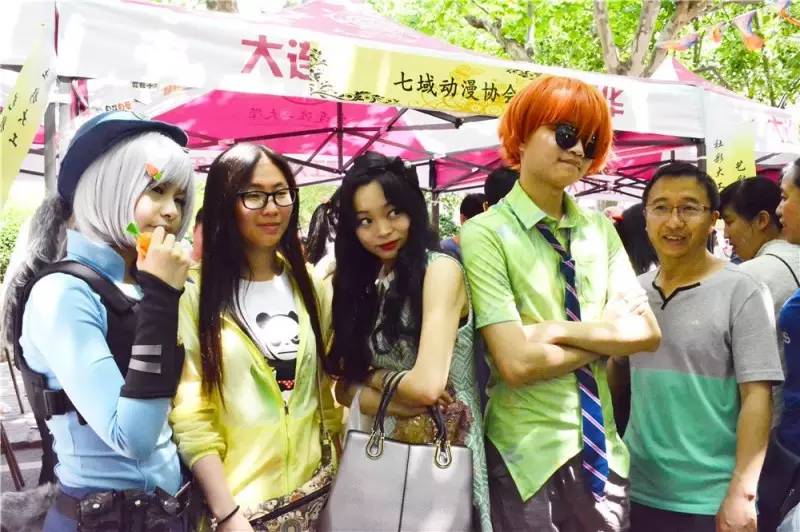 大连理工大学校园嘉年华 七域动漫协会宅舞燃爆全场!