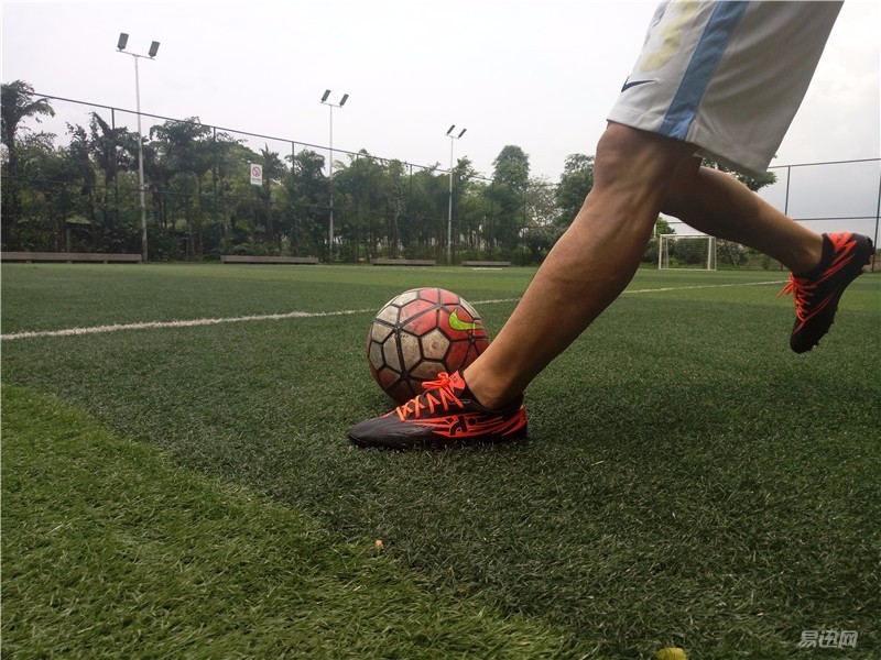 迪卡侬入门级宽脚足球鞋,迪卡侬足球鞋kipstaagility