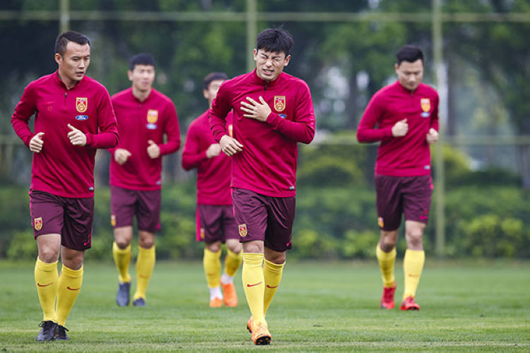 午间星闻|非洲选手包揽重马男女冠军，半程男子冠军是个重庆高三学生；名导李杨要拍青春励志片,可能来重庆取景