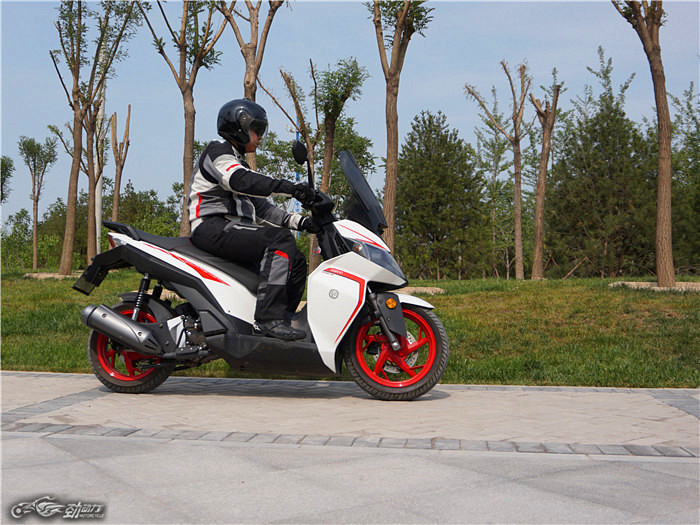 钱江贝纳利利刃怎么样,钱江贝纳利1200cc24款