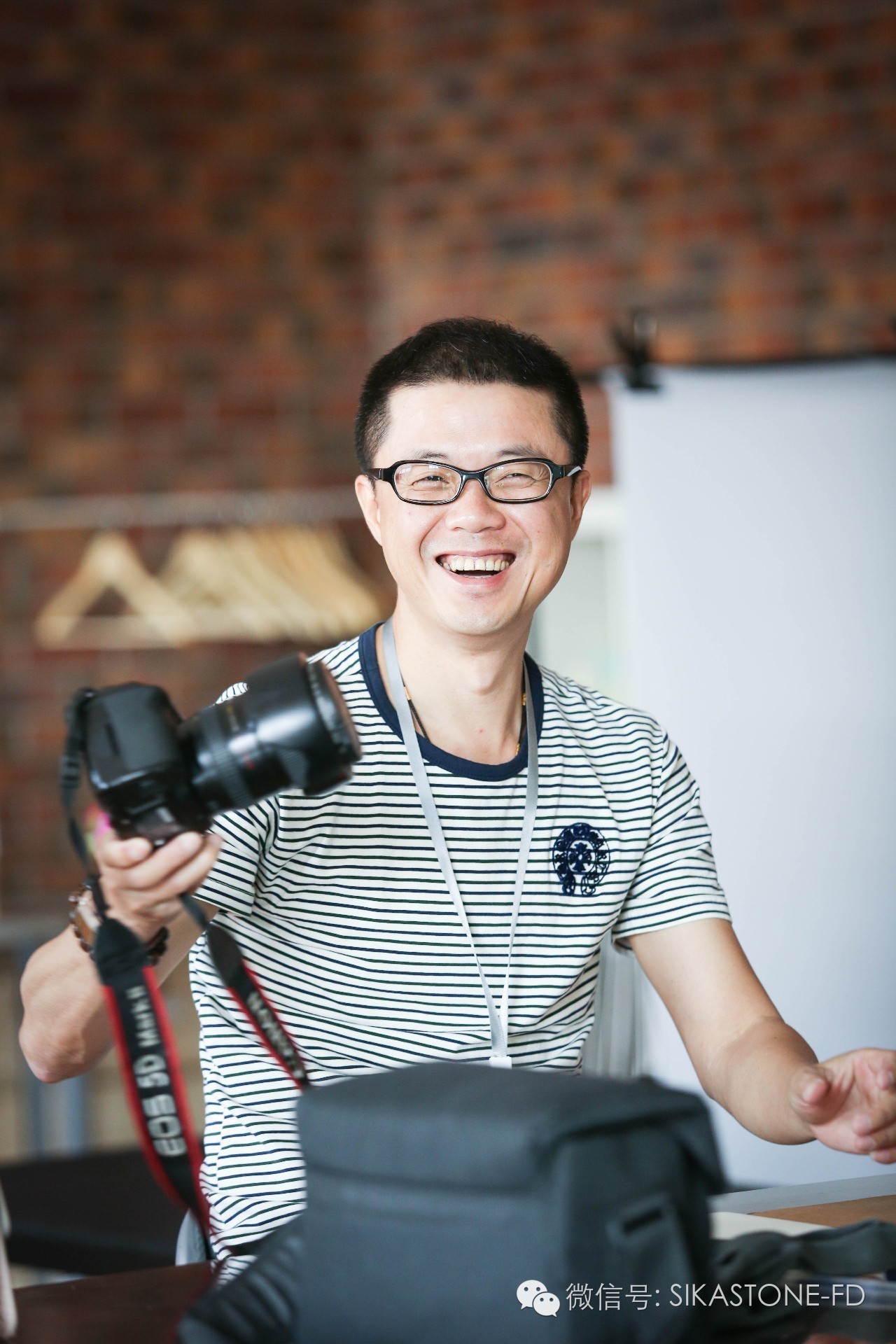 “只要有家花店，有些事就一定是要做的”——魏红波