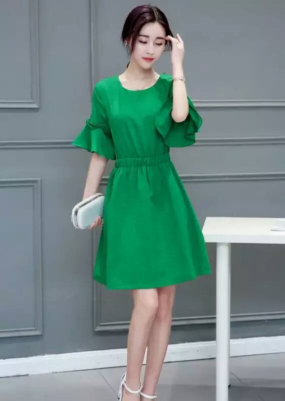 少女青春靓丽显瘦素色连衣裙,少女温婉气质连衣裙