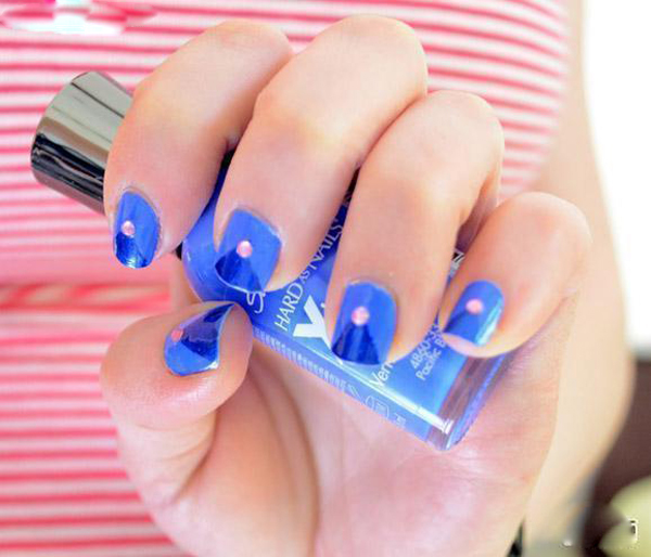 指甲油颜色怎么搭配好看女,指甲油怎样搭配颜色最好看