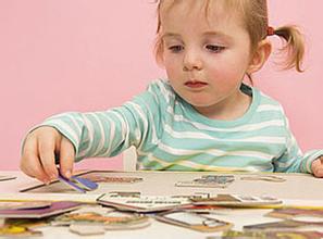 怎样能让孩子独立完成拼图呢,小朋友玩拼图很厉害如何培养