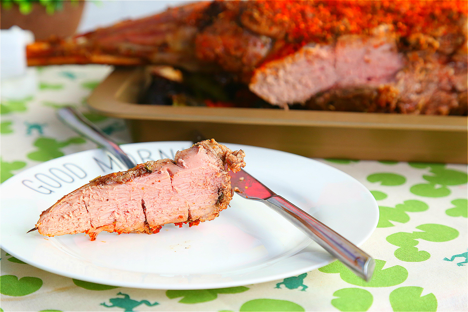 烤羊腿和烤小羊腿,羊腿怎么烤好吃碳烤羊腿