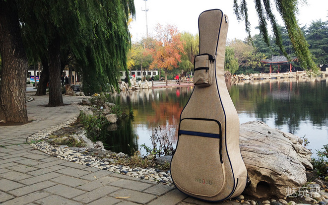 最新的智能吉他,智能手机你见过吗