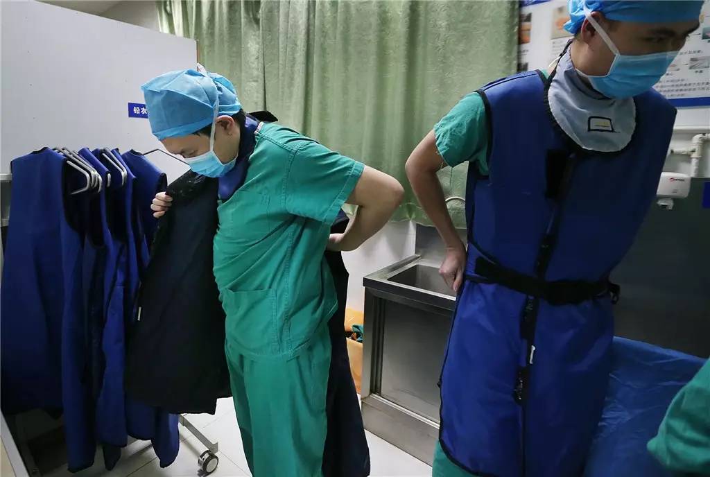 手术室里的男丁格尔,铅衣防护服介入手术