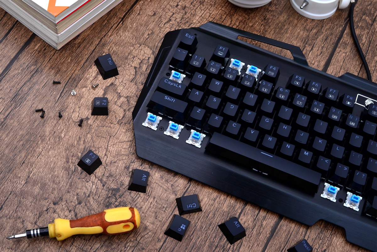 可换轴机械键盘走向2.0时代，E元素三防机械键盘对比拆解
