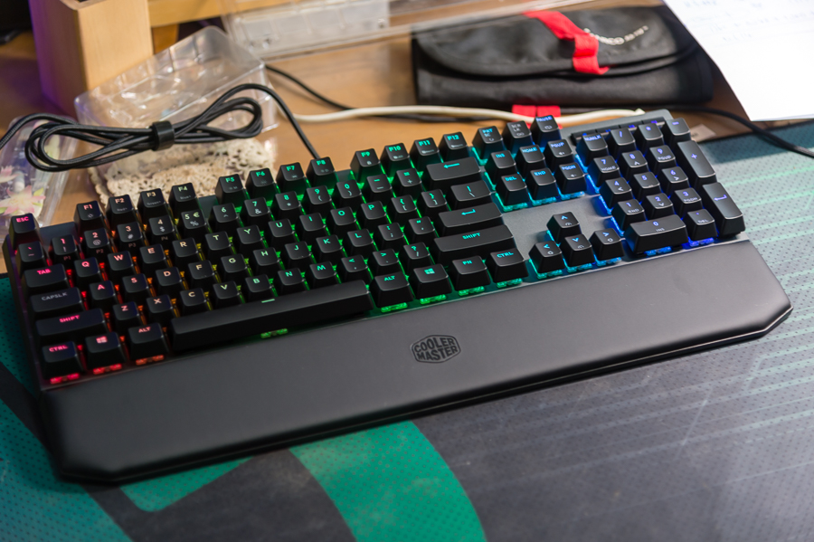 酷冷至尊机械键盘黑红色,酷冷至尊skg机械键盘