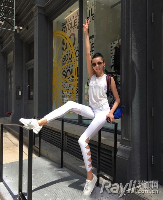 孙怡穿毛边裤子,孙怡穿黑色裤子