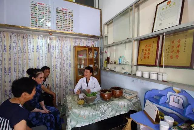 “巷遇”时光老铺子|膏药百年,世德传家。