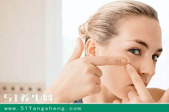 夏天男生脸上出油,夏天脸上出油用什么护肤品