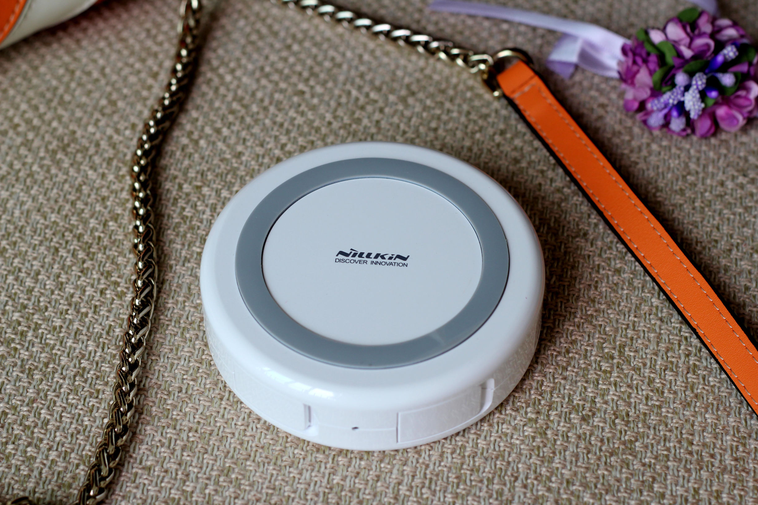 妹子的粉饼盒能变身为无线充电器？耐尔金隐士让你不得不服