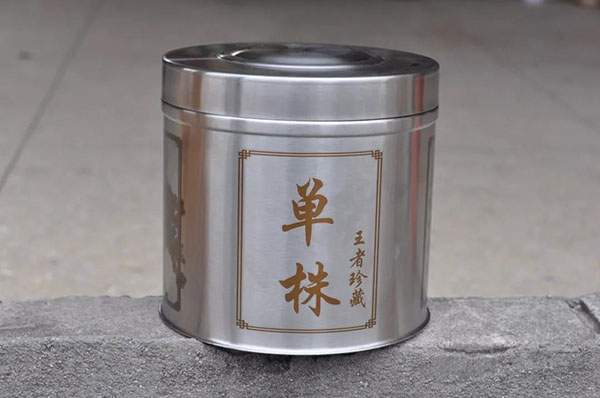 05班章古树青饼生茶357克,中茶班章古树青饼2005