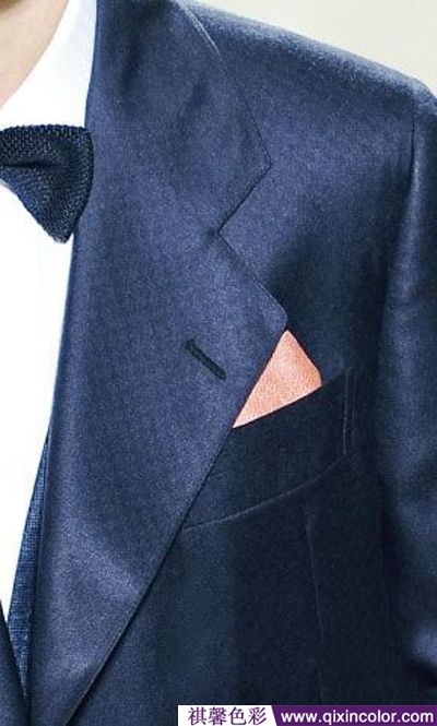 方巾搭配衣服大全,西服胸前口袋的方巾怎么叠倒三角