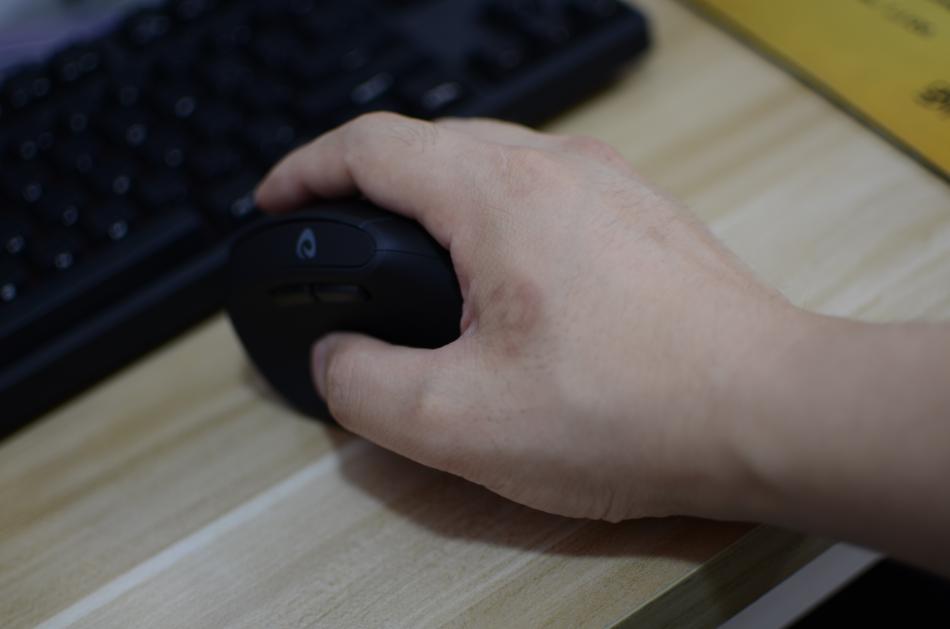 让鼠标自己动起来,达尔优无线带配重的鼠标