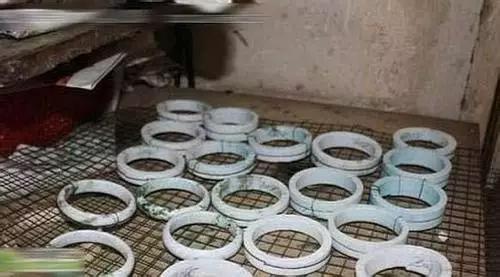 戴假的玉镯会对人体有什么伤害,戴几百假玉镯对身体有什么危害