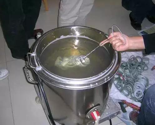 戴假的玉镯会对人体有什么伤害,戴几百假玉镯对身体有什么危害