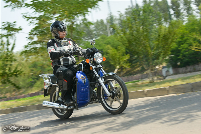 豪爵hj125-8f评测,豪爵踏板摩托车性价比推荐