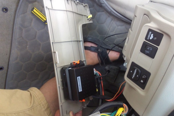 全新卡罗拉如何安装自动大灯,14款卡罗拉低配加装自动大灯开关