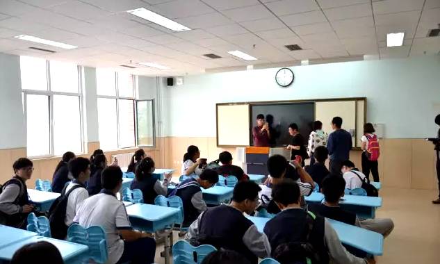 天呐青岛新九中“燃爆”了！英伦范儿、德国标准球场、配有西餐厅比老校区大了5倍！