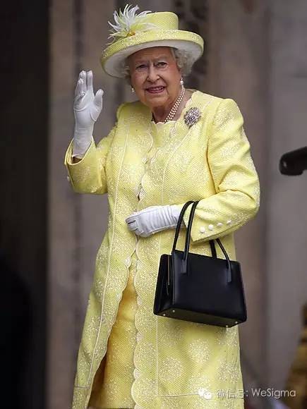 这是女王的90大寿,不是你们的红毯秀!