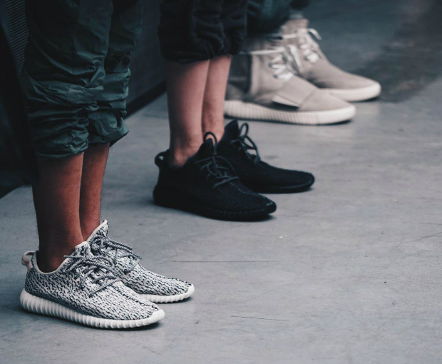 yeezy是侃爷的艺名吗,yeezy侃爷最新设计