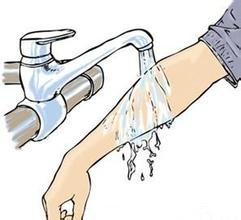 烧伤后如有水泡应及时刺破,被烧伤怎么治疗恢复