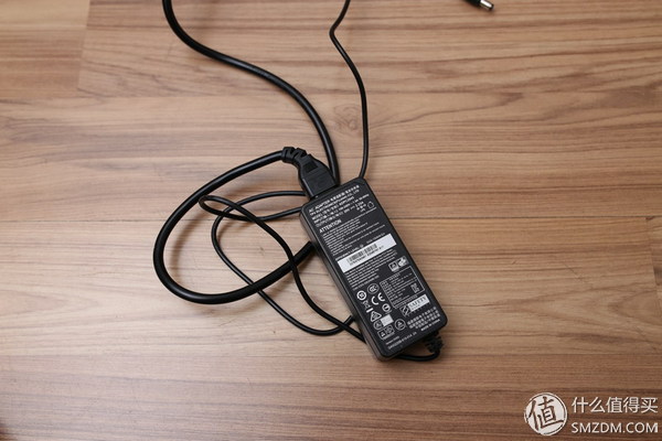 100%srgb电竞显示屏,100%srgb和90%p3色域显示器