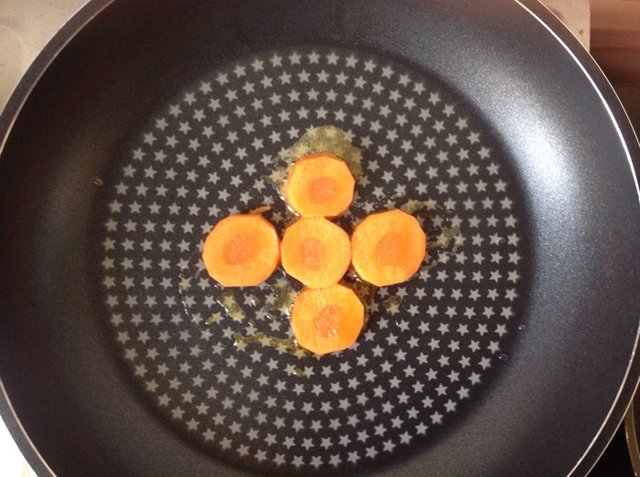 添加辅食必备工具,6个月辅食工具必买清单