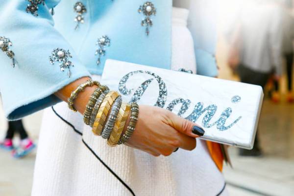 公司年会礼服鞋子怎么搭配,年会晚宴着装要求通知