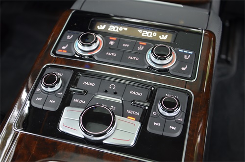 一切为了老板,2022奥迪a8l霍希版试驾视频