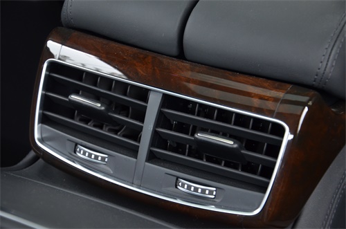 一切为了老板,2022奥迪a8l霍希版试驾视频