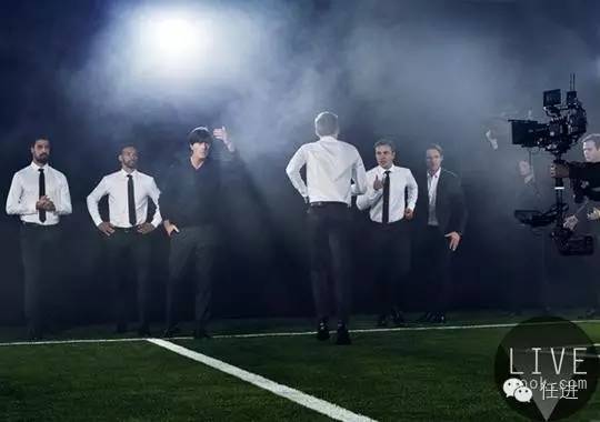 瓒崇悆鍜垖瑙嗛,瓒崇悆鍘熷湴鑸旂悆