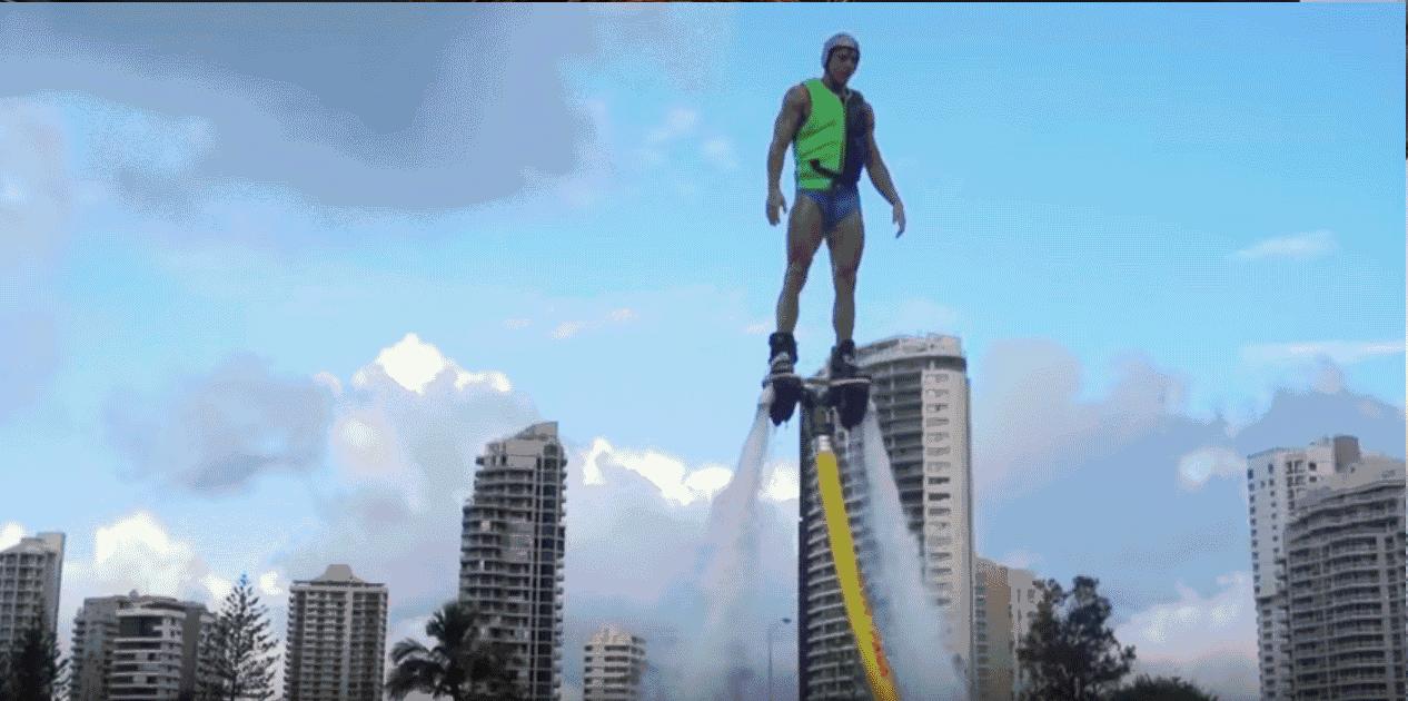 六岁被阿玛尼钦点为*用御**模特，他独家的身材秘笈