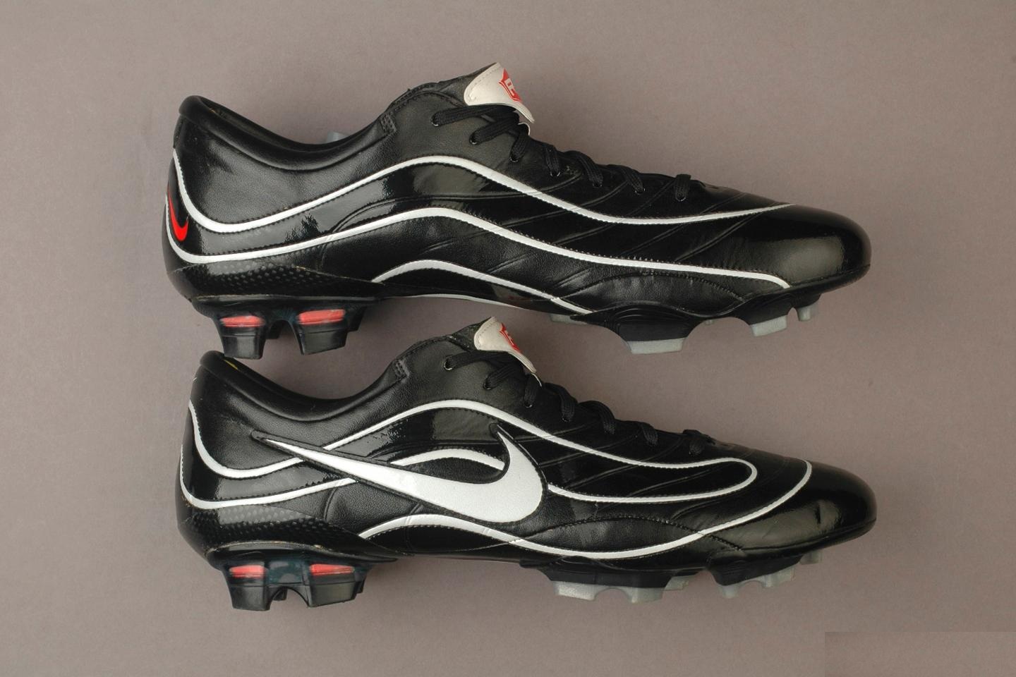 耐克足球鞋刺客纪念款解析,耐克足球鞋刺客进化史