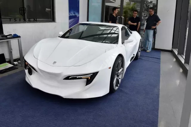 5名本科生，每天只睡6小时，1辆电动轿跑真车，惊艳全场