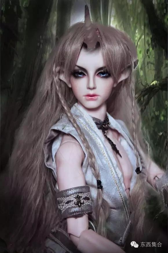 她是资深娃娘，也是暴雪爸爸的死忠粉