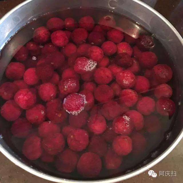 看欧洲杯，就该喝这个：手把手教你做超简单的杨梅烧