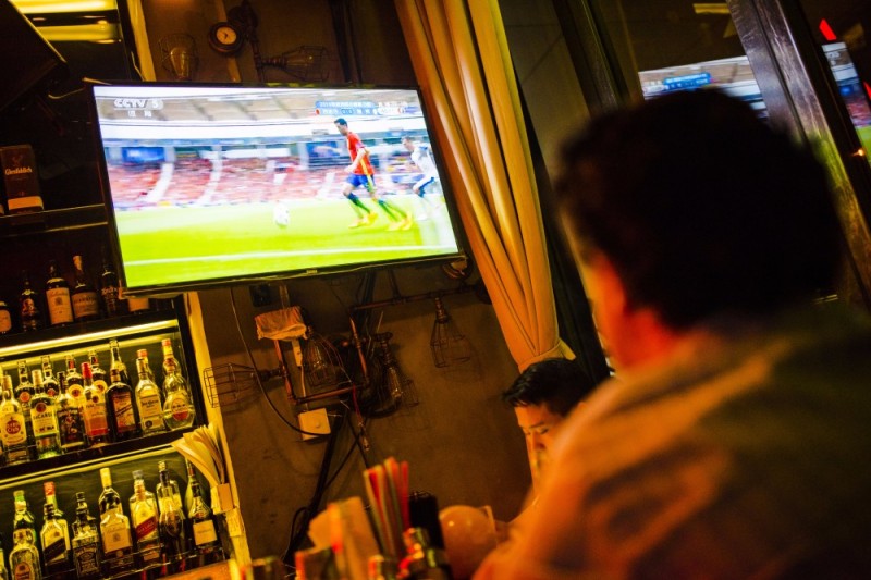 寻找广州至HIT看球BAR｜酒吧太吵，清吧太淡，这里刚刚好