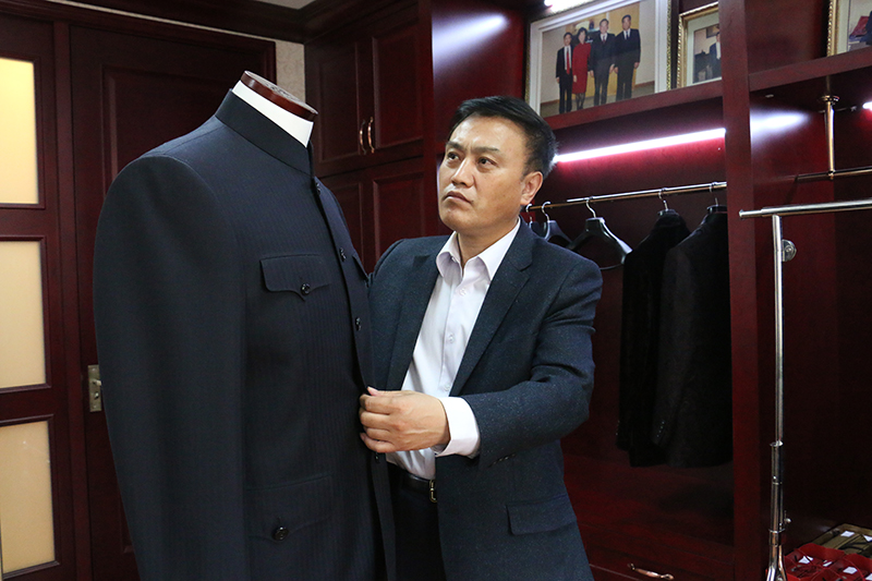 从电梯工到为国家领导人制装！中山装制衣大师高黎明的逆袭路