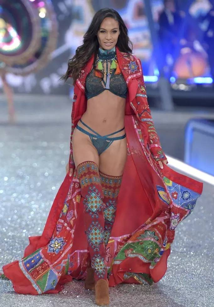 维密秀最震撼的一场俄罗斯超模,2017维密时尚秀现场美照